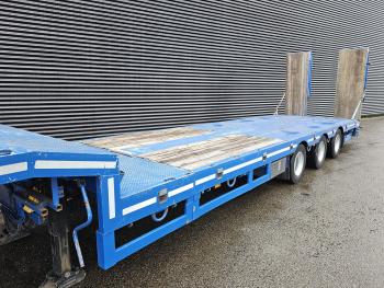 3 AXLE SEMI / EXTENDABLE / HYDR. RAMPEN